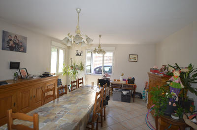 Maison - 220 m² - 10 pièces