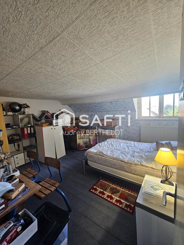 Maison - 256 m² - 8 pièces