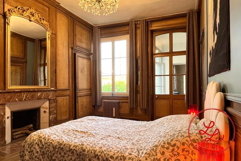 Maison bourgeoise - 240 m² - 9 pièces