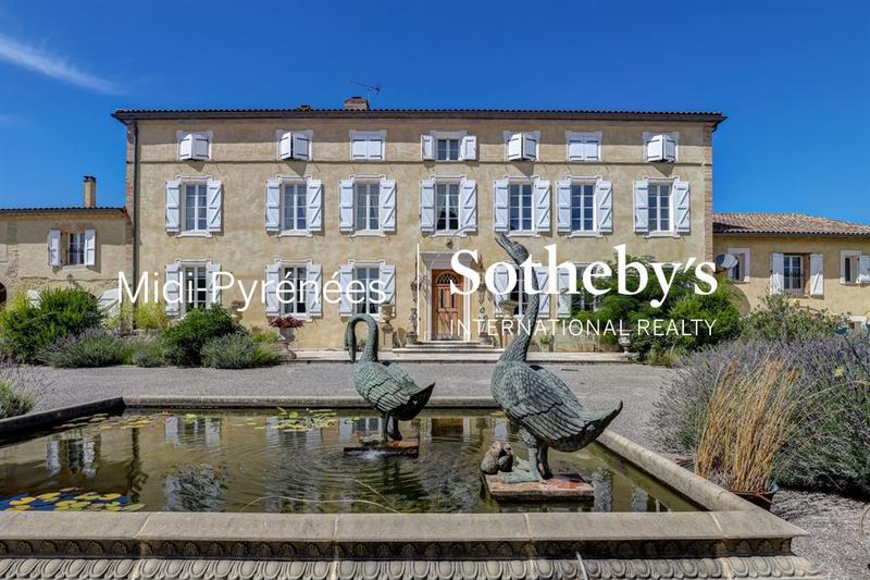 Maison de maîtres - 728 m² - 18 pièces