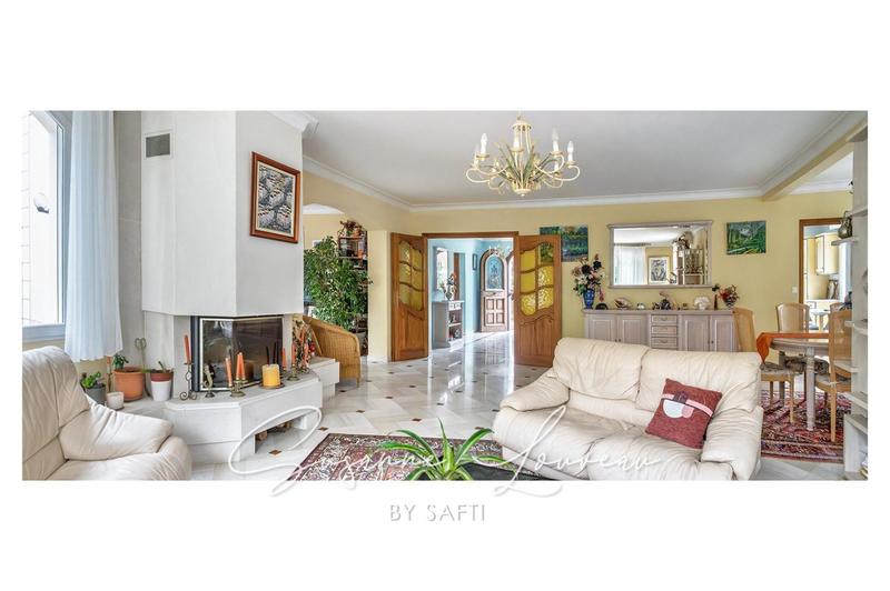 Villa - 215 m² - 9 pièces