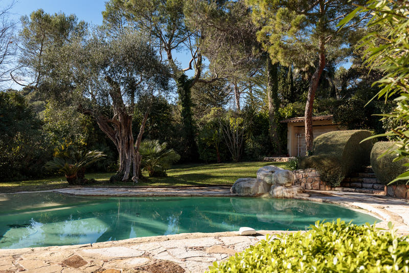 Propriété - 217 m² - 5 pièces