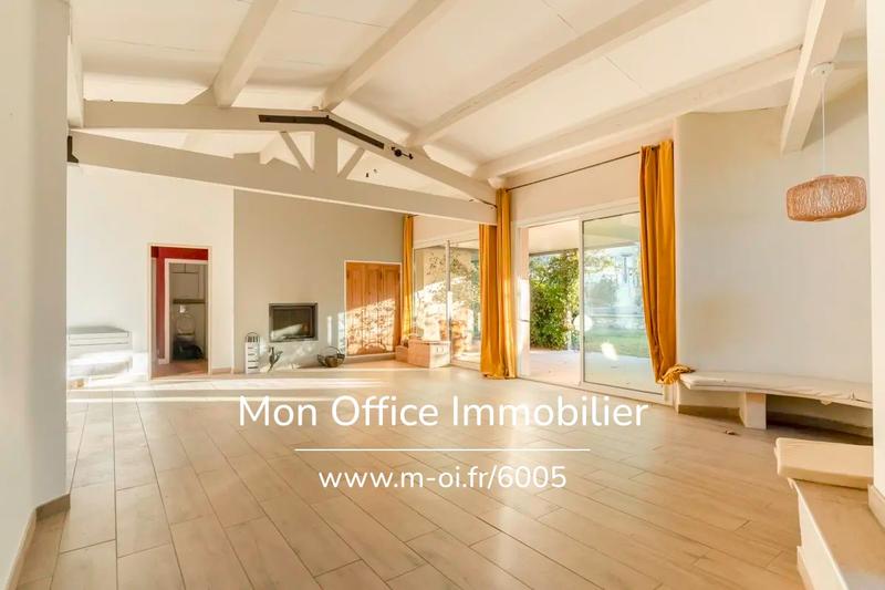 Maison - 275 m² - 10 pièces