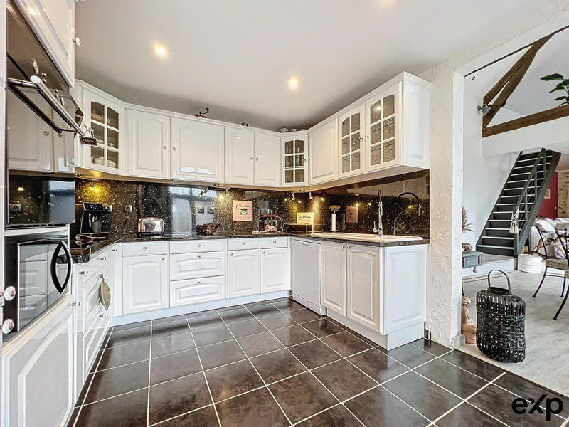 Maison - 285 m² - 8 pièces