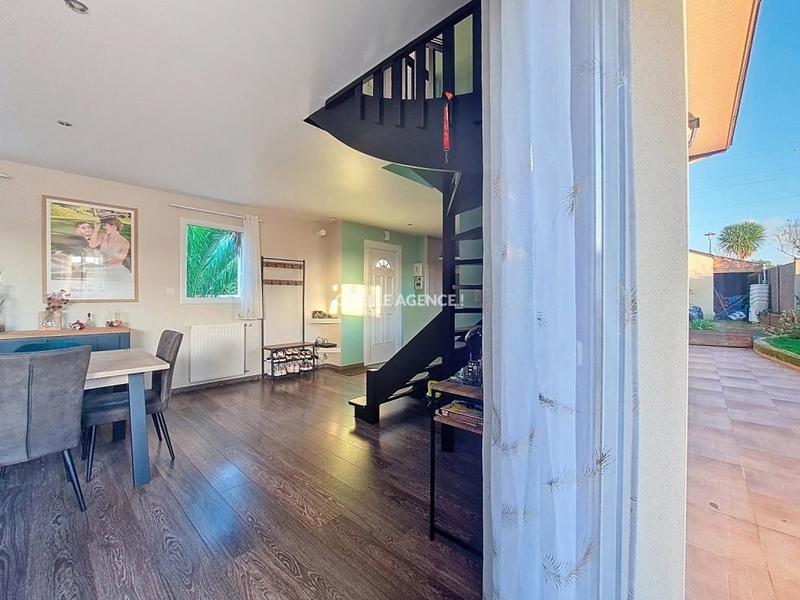 Maison - 90 m² - 5 pièces