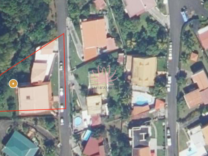 Maison - 330 m² - 13 pièces