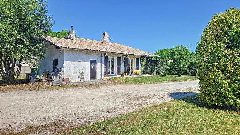 Maison traditionnelle - 90 m² - 4 pièces