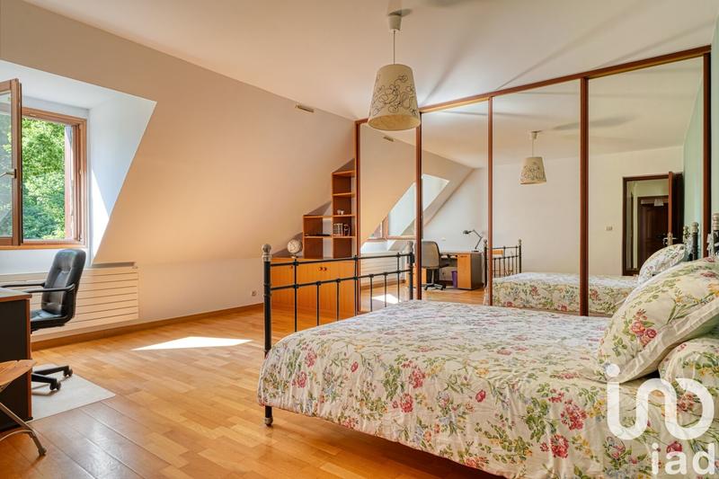 Maison - 222 m² - 9 pièces