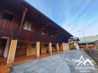 Maison - 330 m² - 14 pièces