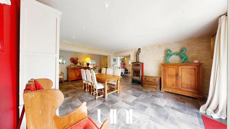 Maison - 352 m² - 8 pièces