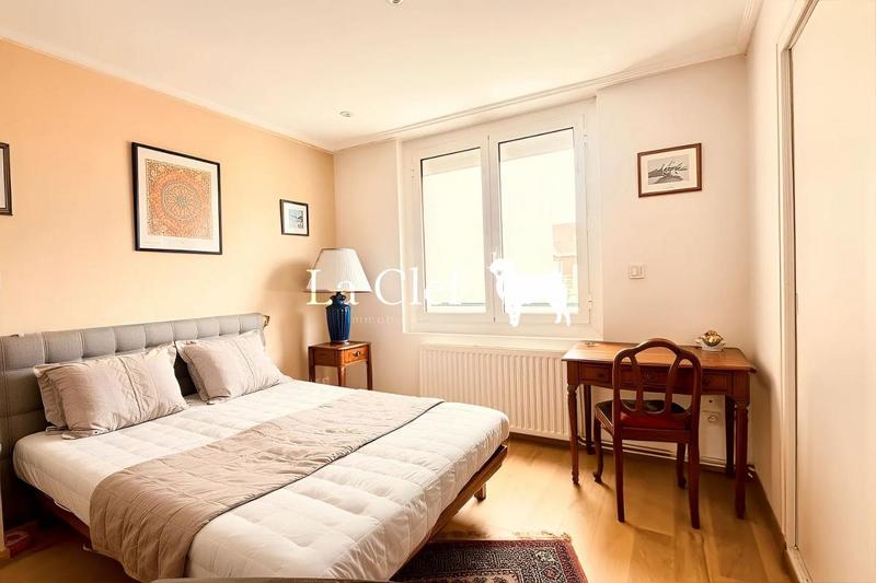 Appartement - 121 m² - 6 pièces