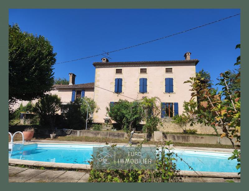 Maison - 215 m² - 7 pièces