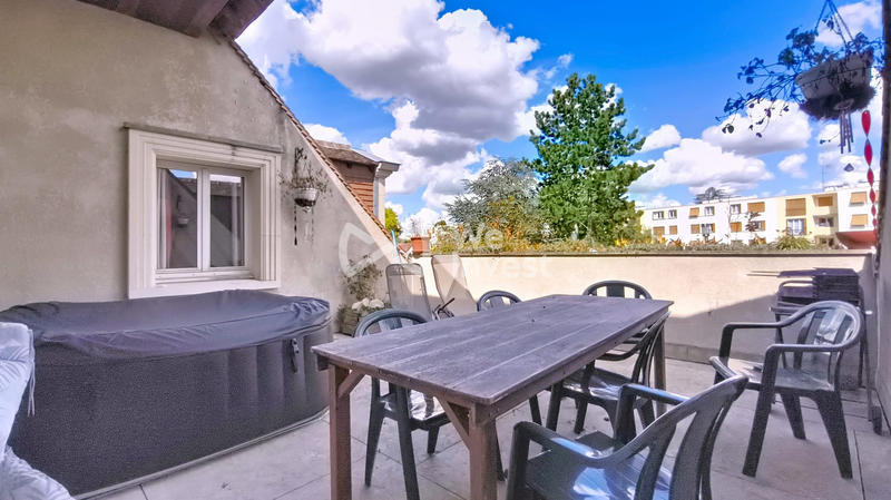 Maison - 295 m² - 10 pièces