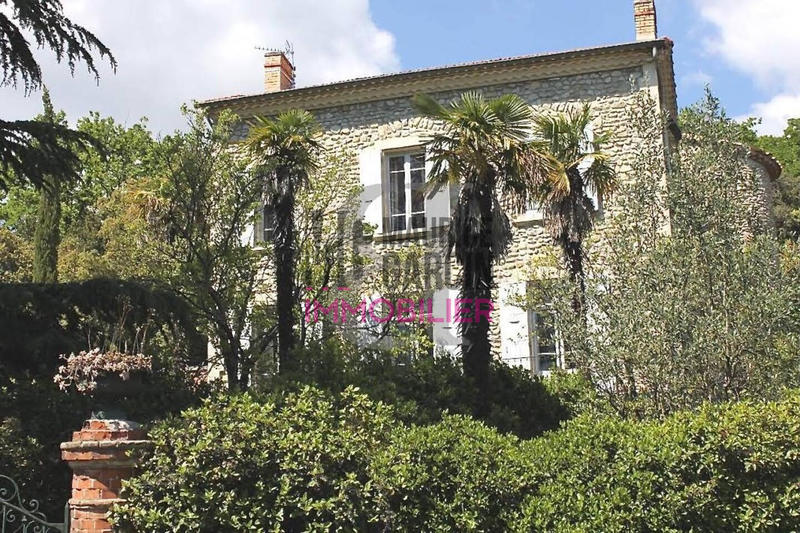 Maison - 330 m² - 14 pièces