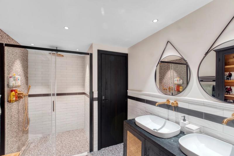 Villa - 265 m² - 6 pièces