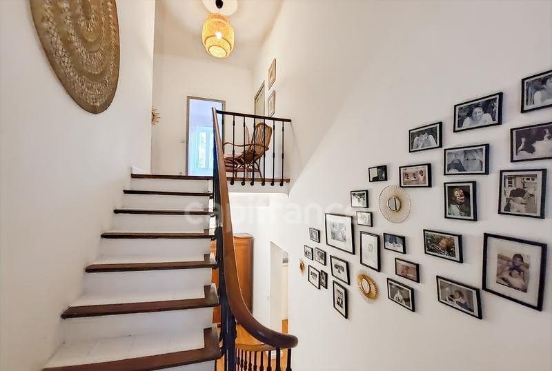 Maison - 628 m² - 9 pièces