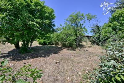 Terrain constructible - 909 m²