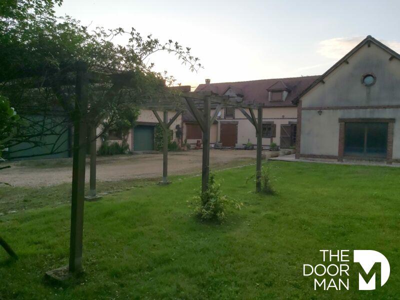 Propriété - 303 m² - 9 pièces