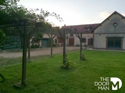 Propriété - 303 m² - 9 pièces