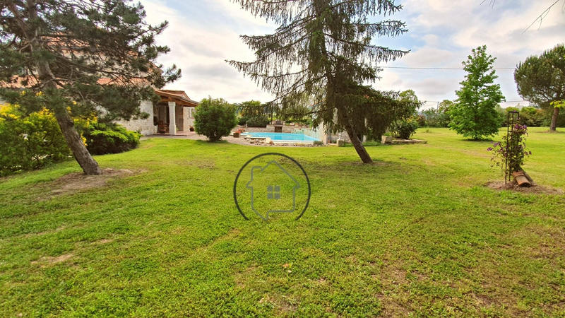 Maison - 217 m² - 5 pièces