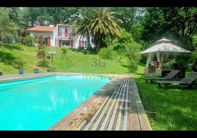 Villa - 263 m² - 7 pièces