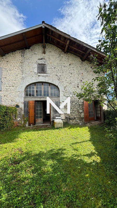 Maison - 247 m² - 8 pièces