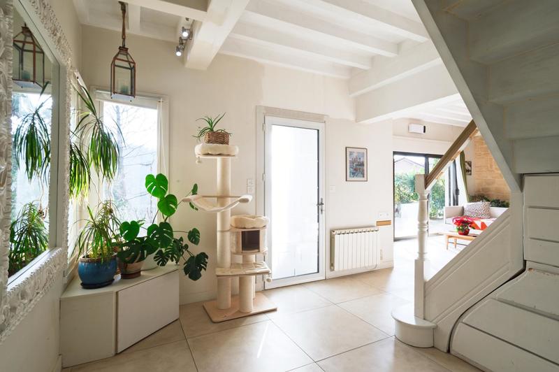 Maison - 230 m² - 8 pièces