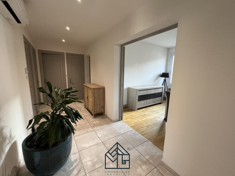 Appartement - 96 m² - 5 pièces