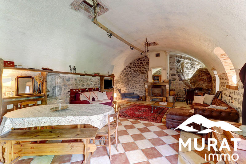 Maison - 440 m² - 8 pièces