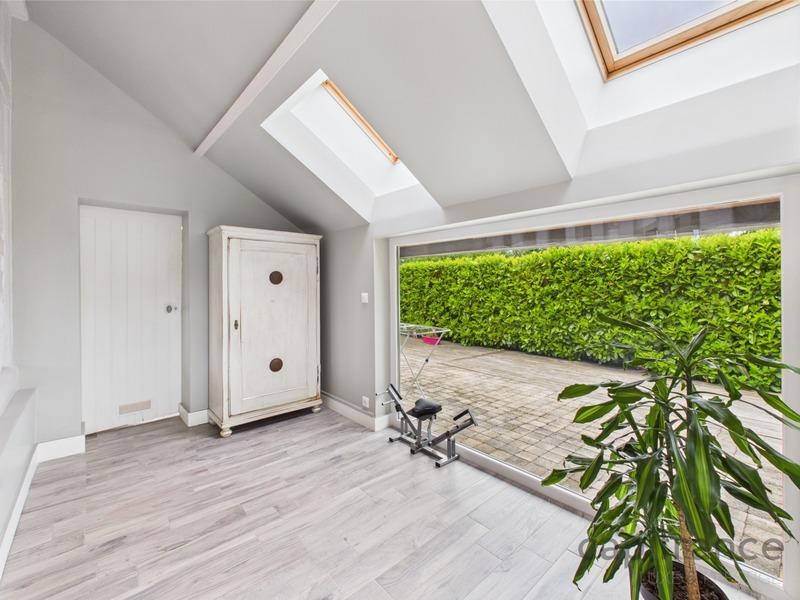 Maison - 188 m² - 9 pièces