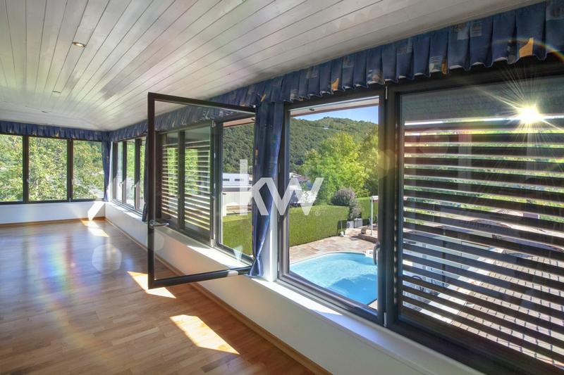 Maison - 250 m² - 6 pièces