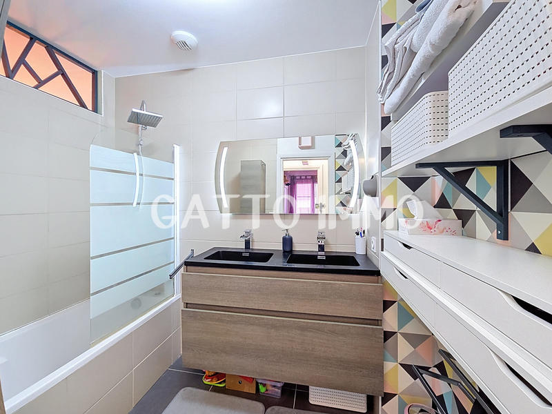 Maison - 102 m² - 4 pièces