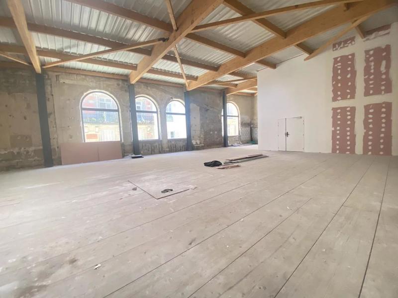 Local commercial - 246 m² - 1 pièce