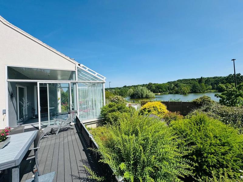 Maison - 219 m² - 8 pièces