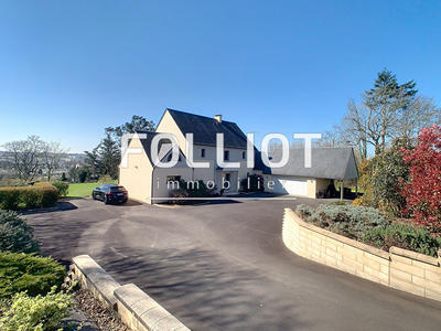 Maison - 300 m² - 8 pièces