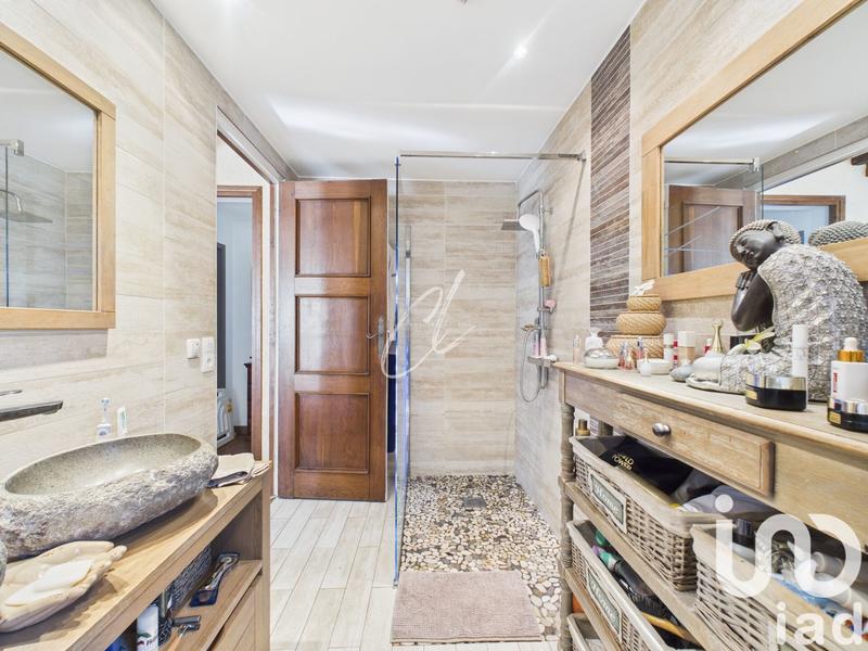 Maison - 360 m² - 13 pièces