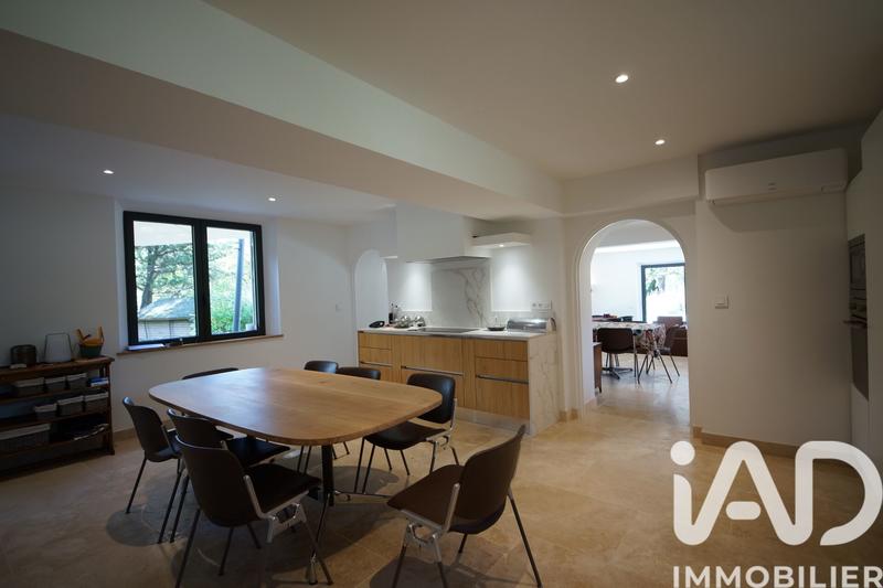 Maison - 250 m² - 6 pièces