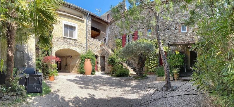 Maison - 299 m² - 11 pièces