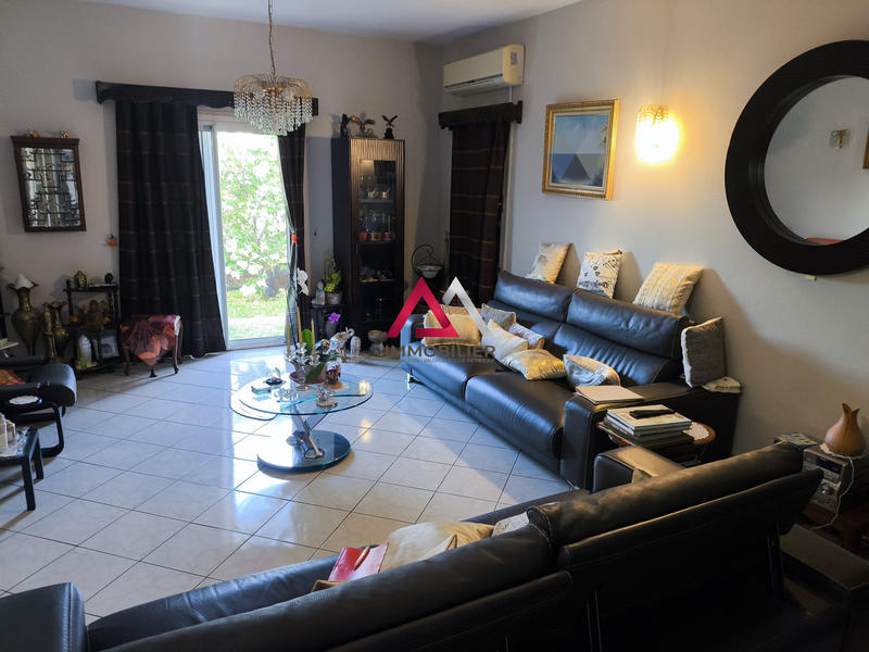 Villa - 231 m² - 9 pièces