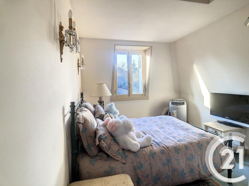 Maison - 237 m² - 7 pièces