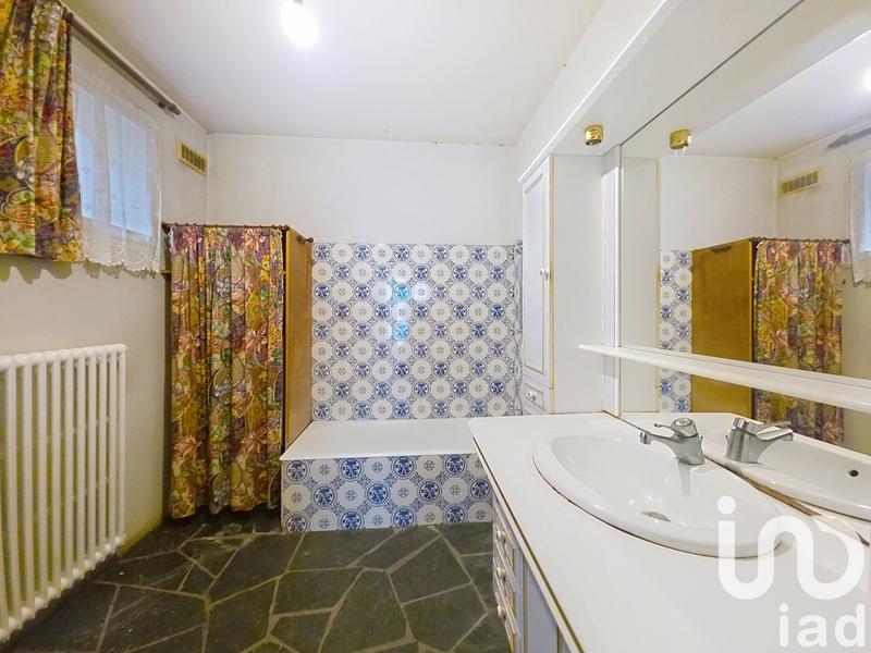 Maison - 223 m² - 8 pièces