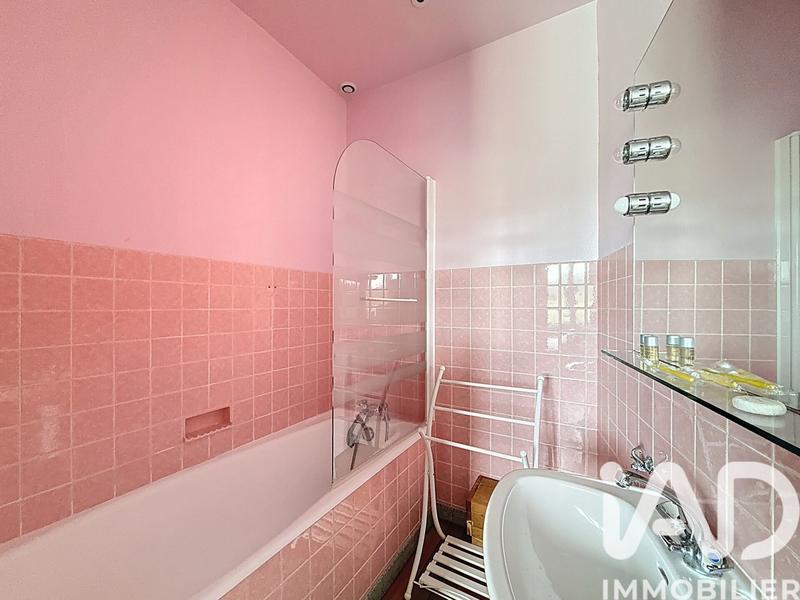 Maison - 382 m² - 5 pièces