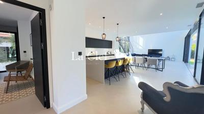 Villa - 240 m² - 6 pièces