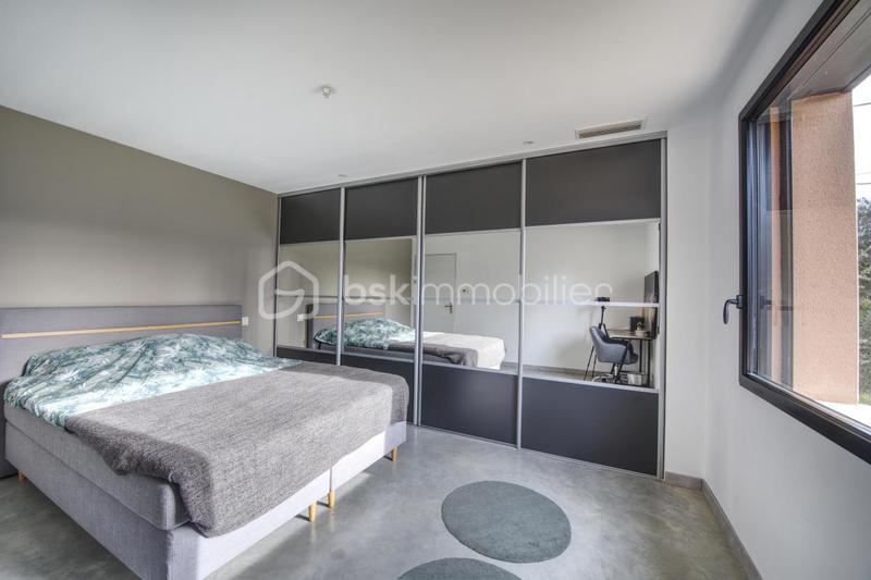 Propriété - 237 m² - 8 pièces