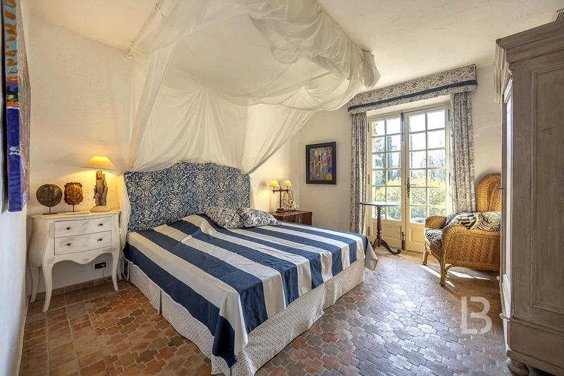 Maison - 252 m² - 7 pièces