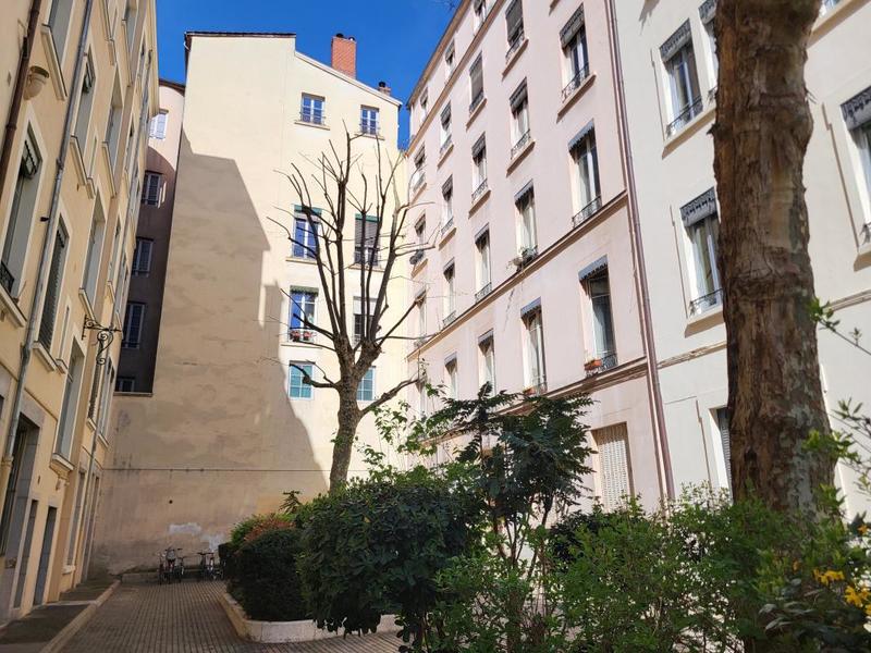 Appartement - 92 m² - 2 pièces