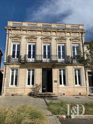 Maison - 235 m² - 8 pièces