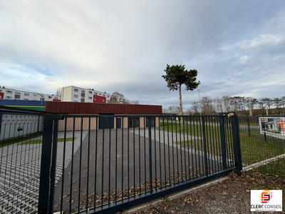 Local d'activités - 221 m²