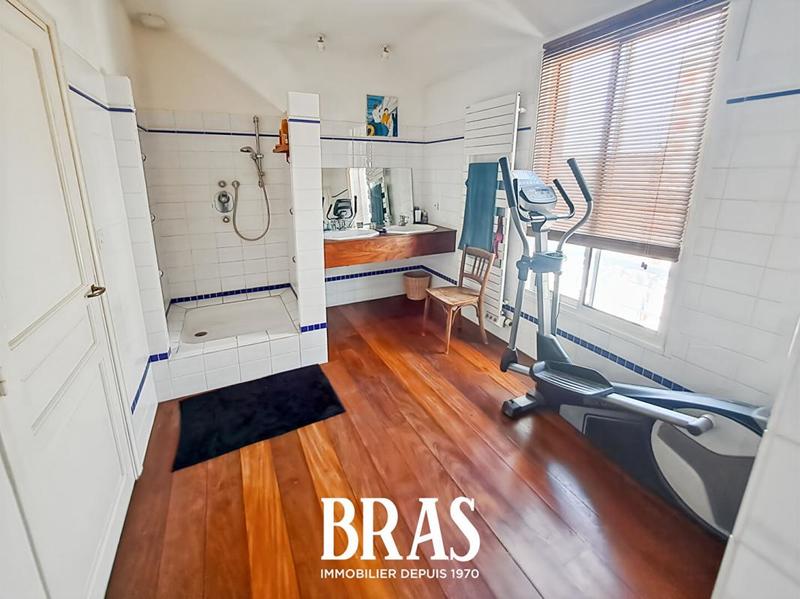 Maison - 200 m² - 6 pièces