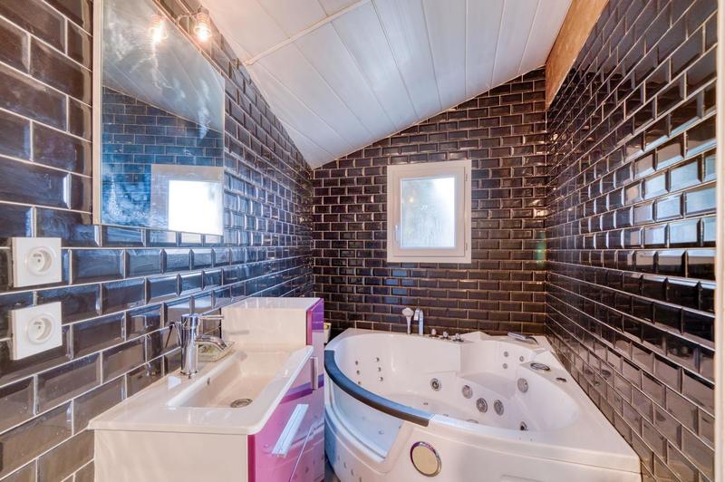 Villa - 174 m² - 9 pièces